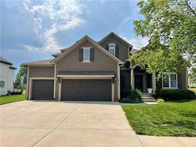 1426 Young Circle Raymore, MO 64083