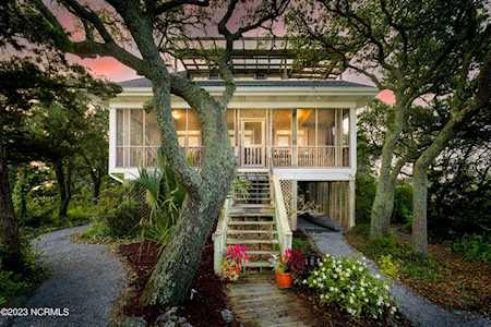 933 Broadway Street Surf City, NC 28445
