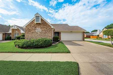 1604 Autumn Chase Square Bedford, TX 76022
