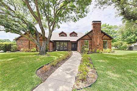 2752 Fairwood Avenue Carrollton, TX 75006