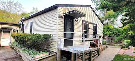 21650 Jefferson St Farmington Hills, MI 48336