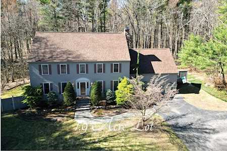5 Applewood Dr Derry, NH 03038
