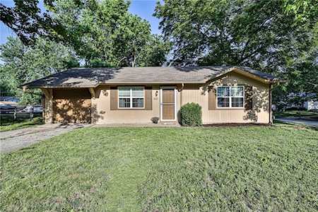 510 NE Castle Dr Lee's Summit, MO 64086
