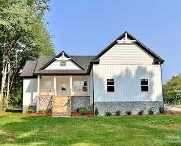 915 Brookwood Ct Statesville, NC 28677
