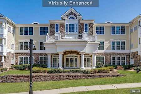 201 Four Seasons Lane #201 Woodcliff Lake, NJ 07677