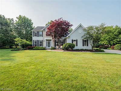 279 Briargate Ct Avon Lake, OH 44012