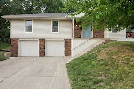 521 NW Chateau Dr Blue Springs, MO 64014