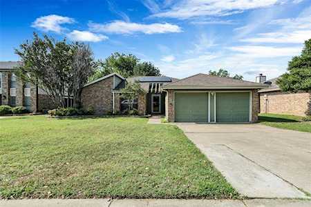 202 Country Lane Euless, TX 76039