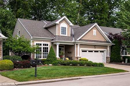 586 Bay Hill Dr Avon Lake, OH 44012