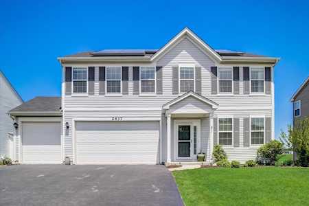 2437 River Hills Ln Bolingbrook, IL 60490