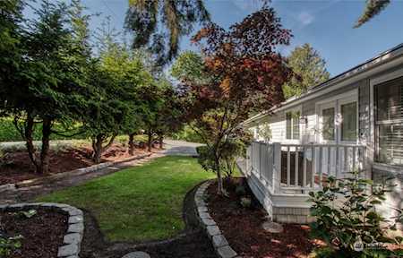 11400 Sunrise Dr NE Bainbridge Island, WA 98110