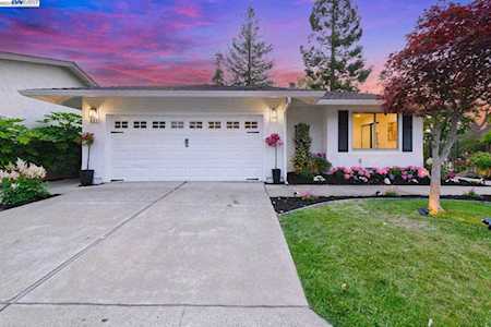 697 Paradise Valley Ct Danville, CA 94526