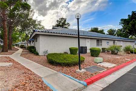 2041 Chertsey Dr #C Las Vegas, NV 89108