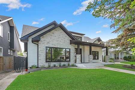 1319 Windsor St NW Calgary, AB T2N 3X2