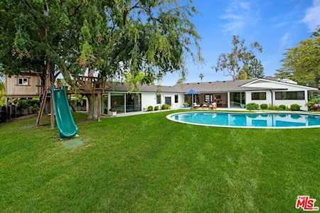 2239 Stradella Rd Los Angeles, CA 90077