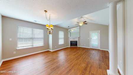 6812 Casey Pl Louisville, KY 40229