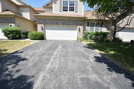 590 Countryfield Ln Elgin, IL 60120