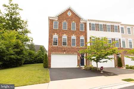 26095 Huntwick Glen Square Aldie, VA 20105