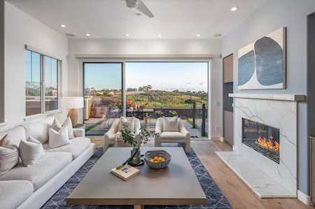 1355 Ravean Ct Encinitas, CA 92024