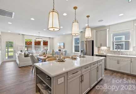 718 Sunharvest Ln Indian Trail, NC 28079