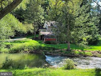 5490 Hamilton Gap Ln Spruce Creek, PA 16683