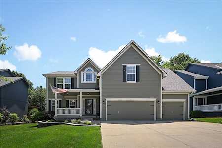 122 NE Lamplighter Ln Blue Springs, MO 64014