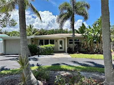 2051 NE 25th St Lighthouse Point, FL 33064