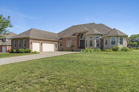 102 Colonial Dr Versailles, KY 40383