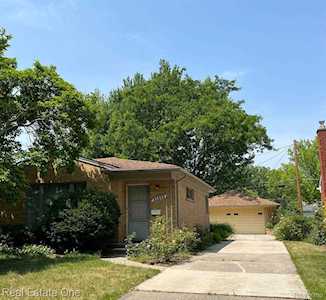 14225 Deering St Livonia, MI 48154