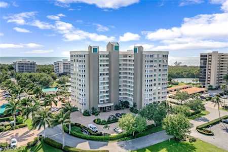 21 Bluebill Ave #B-404 Naples, FL 34108