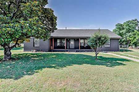 916 Oak Grove Road E Fort Worth, TX 76028