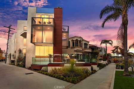 218 Rivo Alto Canal Long Beach, CA 90803