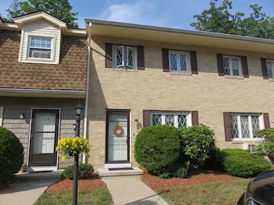 122 Golfview Dr Manchester, NH 03102