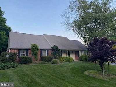 1 Applewood Ct Hockessin, DE 19707