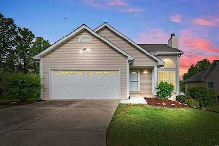 327 Indian Head Lodge Rd Wright City, MO 63390