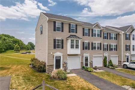 24 Gold Rose Ln Easton, PA 18045