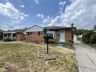 30150 Matthew St Westland, MI 48186