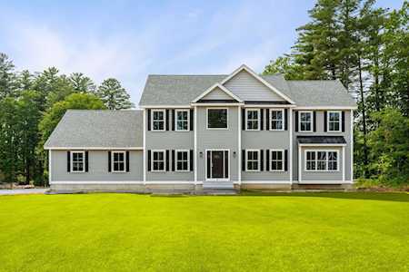 11 Lorraine Ave Salem, NH 03079
