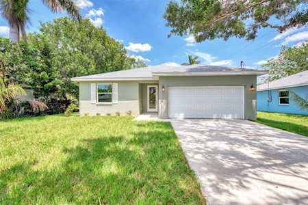 3217 3rd St E Bradenton, FL 34208