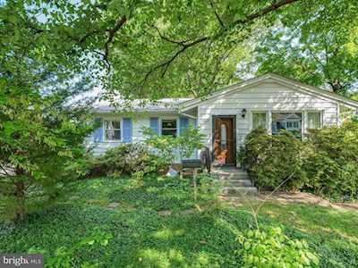 703 Kingsley Rd SW Vienna, VA 22180