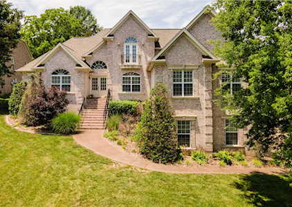 102 Kinwood Ct Hendersonville, TN 37075