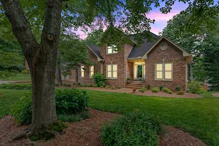 8048 Montcastle Dr Nashville, TN 37221