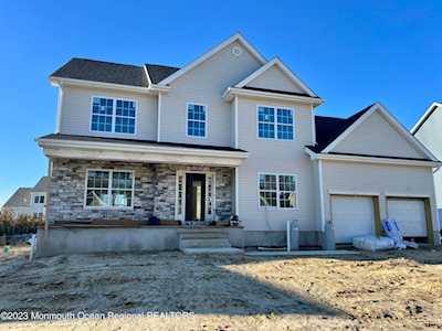 6 Rachel Ct Bayville, NJ 08721