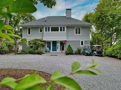 16 N Shore Dr Dartmouth, MA 02748