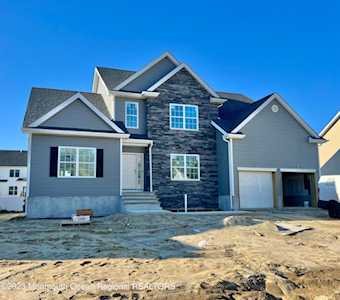 10 Rachel Ct Bayville, NJ 08721