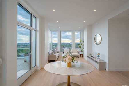 136-18 Maple Ave #PH3B Flushing, NY 11355
