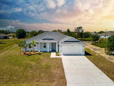 544 SW Carter Avenue Port St Lucie, FL 34953