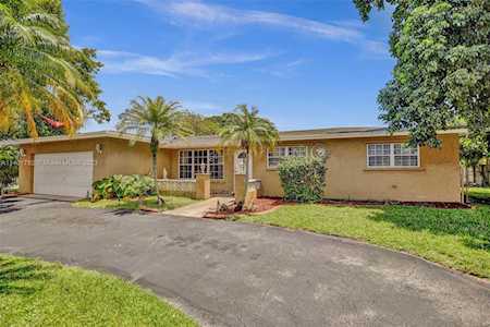11241 NW 19th St Pembroke Pines, FL 33026