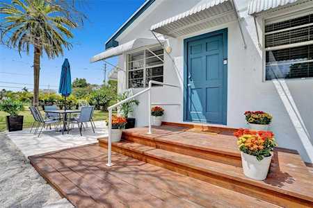 128 SW 5th St Hallandale Beach, FL 33009