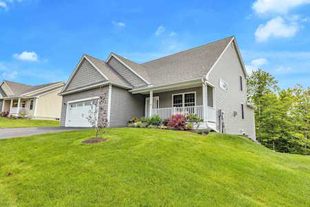 39 Pineview Dr Candia, NH 03034